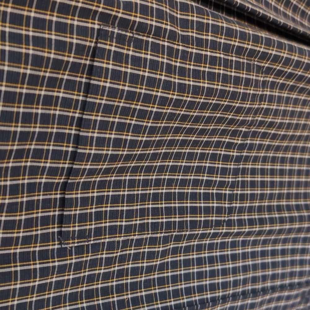 Van Heusen Men's medium dress shirt - Picture 5 of 6
